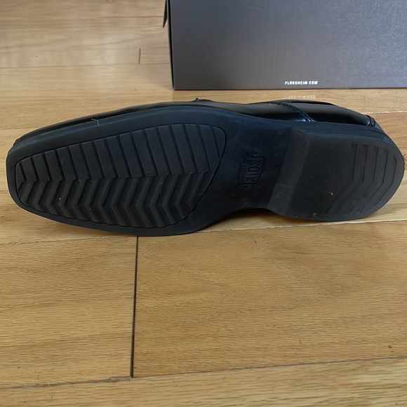 Florsheim black dress shoes, men’s/boys size 7, worn once - Picture 3 of 5